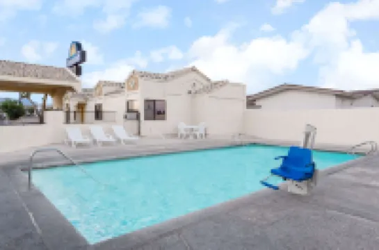 เดย์สอินน์ บายวินด์แฮม คิงแมนเวสต์