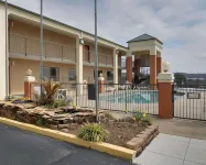 Quality Inn & Suites Clarksville
