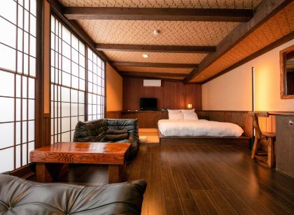 鶴屋旅館