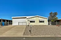 Bullhead City Home w/ Fire Pit - Walk to CO River! Các khách sạn gần Arizona Veterans Memorial Inc