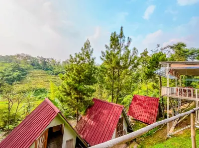 Kaliwatu Sentul Glamping & Campsite Riverside Dayeuh Jonggol 주변 호텔