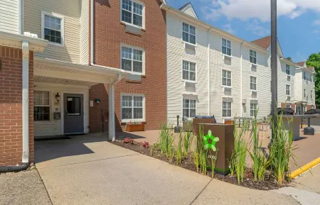 Extended Stay America Suites - Newport News - Yorktown Отели рядом с достопримечательностью «Национальный исторический парк Йорктаун Батлфилд | Колониал»