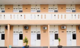 RedDoorz at Putri Syariah Brebes