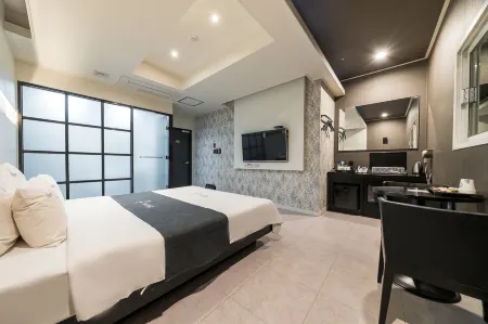 Yeoju Hotel Forest Отели рядом с достопримечательностью «House of Empress Myeongseong»