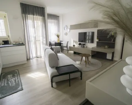 Charming & Modern 3Br Apt in the Heart of Asti アスティのホテル