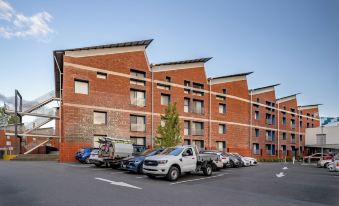 The Old Woolstore Apartment Hotel