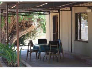 Room in Guest Room - 3 Single Bedroom in Farmhouse in Limpopo Province