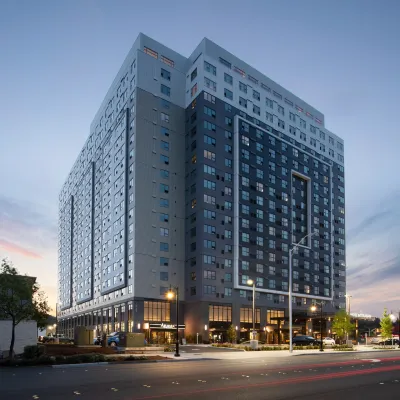 Hotel Interurban Seattle Airport SeaTac フォスター・ゴルフリンクス周辺のホテル