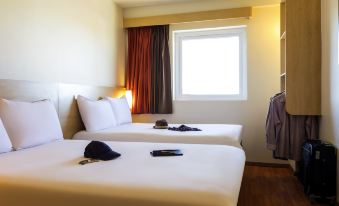 10. Ibis Jua..
