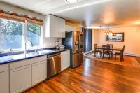 1 Mi to Downtown and River Family Apt in Fairbanks