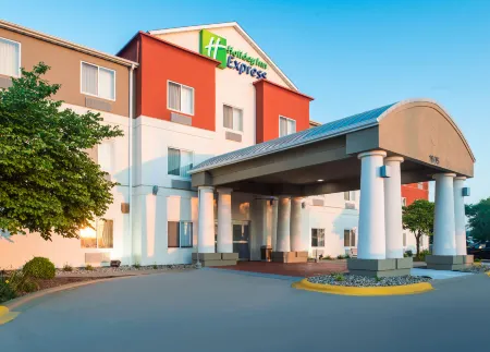 Holiday Inn Express & Suites Burlington Отели в г. Берлингтон