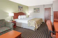 Baymont by Wyndham Clarksville Northeast Hotels in Clarksville