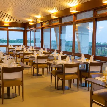 Ozadi Tavira Hotel