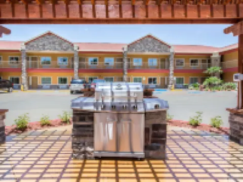 Scottish Inns & Suites Hotels in Spring