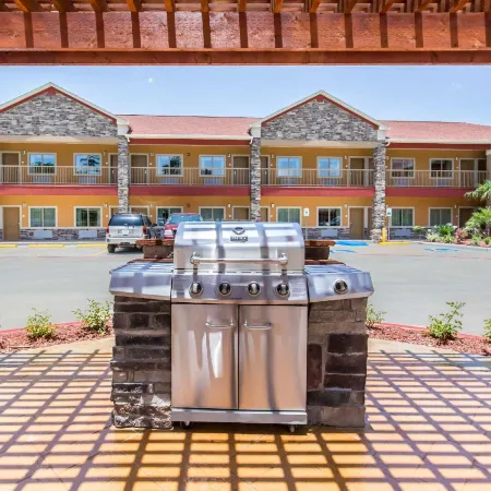 Scottish Inns & Suites