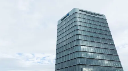 Radisson Blu Hotel at Porsche Design Tower Отели рядом с достопримечательностью «Государственный музей естествознания Штутгарта»