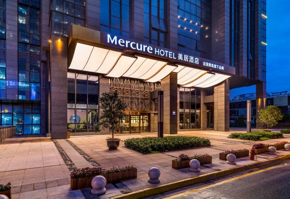 진지 레이크 전경과 호텔 위치 개념도