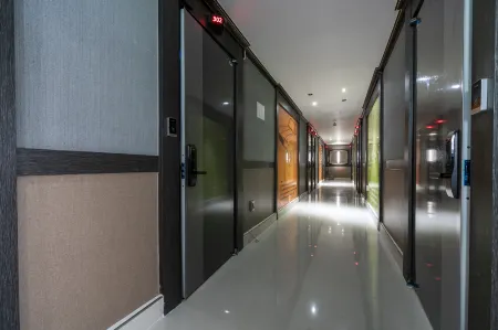 Busan Daeyeondong Hotel with Отели рядом с достопримечательностью «Орюкто»