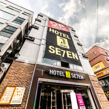 HOTEL SEVEN Отели рядом с достопримечательностью «Волмидо»