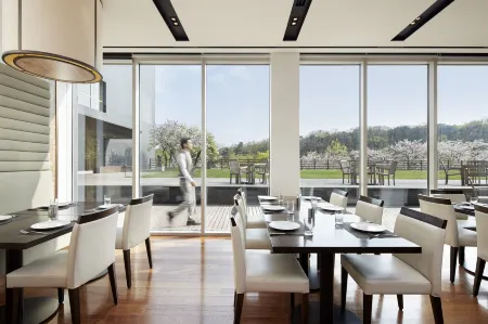 Rolling Hills Hotel Отели в г. Хвасон