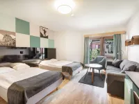 هوتل هيدن، مجموعة فنادق بست ويسترن سيجنيتشر Hotels near سنتروم
