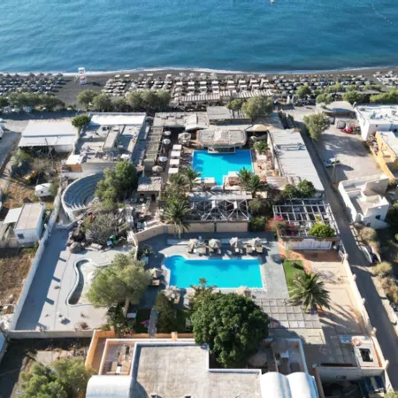 Joy Beach Hotel Отели рядом с достопримечательностью «Пляж Периволос»