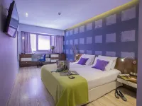 Novus City Hotel Hotels near Koukaki