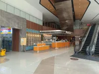 Skysuites Service Apartment فنادق في Rungkut