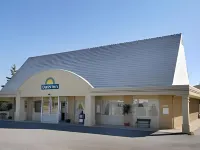 Days Inn by Wyndham Frankfort Hotels near Buffalo Trace Distillery