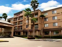 Courtyard Orlando East/UCF Area Hotel di Orange County