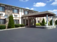 Sky Lodge Inn & Suites - Delavan - 2 estrellas