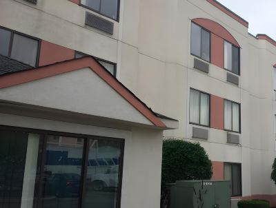 デラックス ルーム クイーンベッド 1 台 喫煙可 冷蔵庫 & 電子レンジ モーテル 6 ハーヴェイの写真