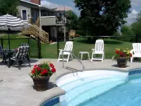 Auberge Aux Deux Pères Hotels in Memphrémagog Regional County Municipality