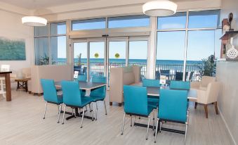 Holiday Inn Express & Suites Panama City Beach - Beachfront