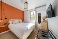 Hôtel La Garrigue - tout près du Mont Ventoux - Venasque Hôtels à : Pernes-les-Fontaines