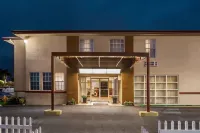 Belmont Inn & Suites