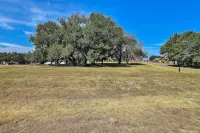 Granbury Studio - 10 Mins from Town + the Lake! - Pet friendly