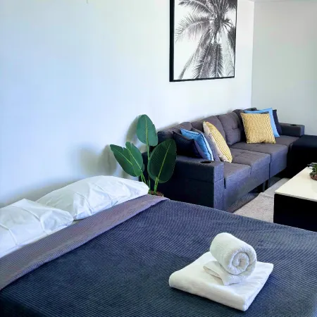 Aqualine Apartments on the Broadwater Отели в г. Саутпорт