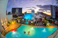 Hennessy Park Hotel - Pools