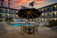 Motel 6 Ontario, CA  Convention Center-Airport - Rooftop Pools