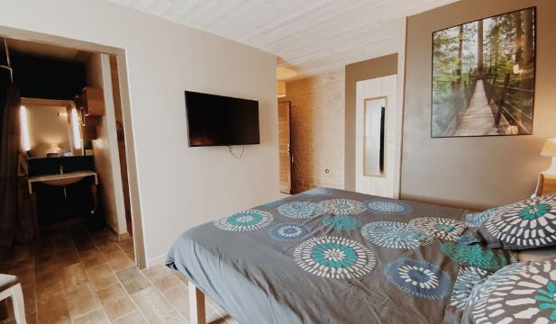 Gite de Saint Florent - Piscine & Spa,Prisse-la-Charriere - Updated ...