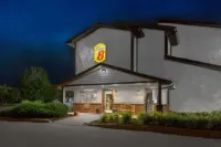 Super 8 by Wyndham Boone Hotels near Paradox