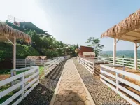 WOOLY HOTEL & GLAMPING Babakan Madang住宿飯店