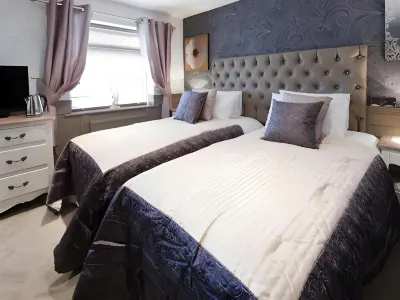 The Blue Anchor Hotel dekat Witham Library