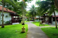Kukup Golf Resort Hotels near Pei Chun High School