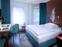 Tante Alma's Bonner Hotel Hotels near Hardtberg