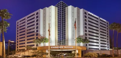Embassy Suites by Hilton San Diego La Jolla Hotel berhampiran Pantai Black