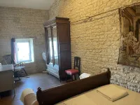 Cassiopeia - les Constellations Hotels in Dœuil-sur-le-Mignon