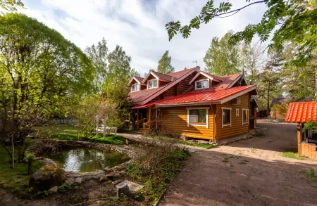 Usad'ba Maanselka Hotel Отели рядом с достопримечательностью «Старый дом»