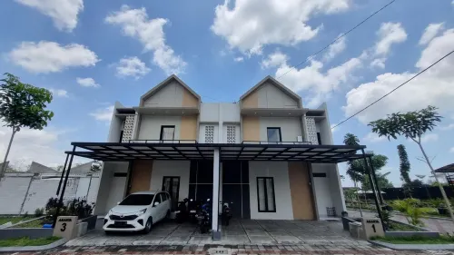 Ellinor Full House Hotel a Lumajang